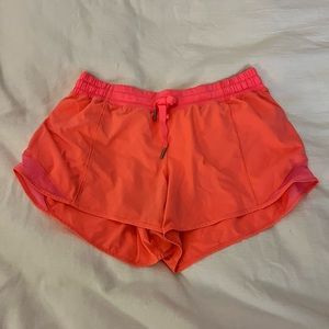 Hotty hot low rise 2.5” lined shorts - sz 10 coral Lululemon